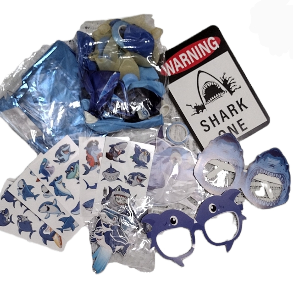 80-PIECE  **SHARK** Birthday Decoration Kit    NEW NT